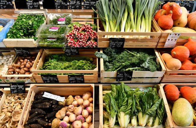 Des légumes bio sont en vente dans un magasin de Saintes, le 23 octobre 2018.