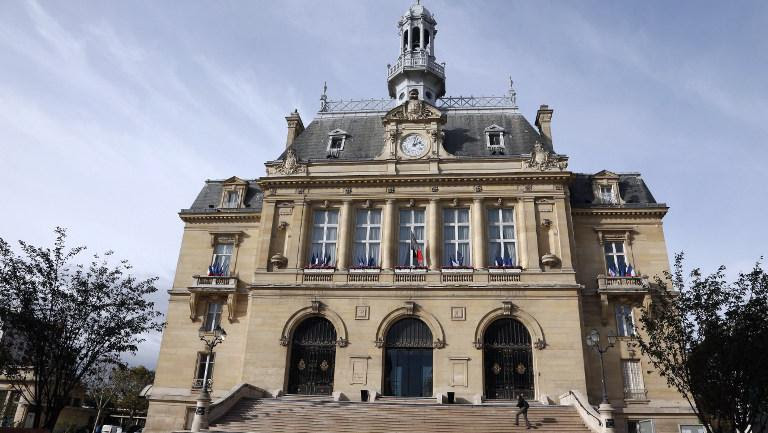 La mairie d'Asni&egrave;res-sur-Seine (Hauts-de-Seine), le 31 octobre 2013.