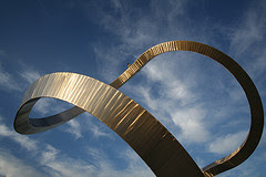 Infinite loop sculpture