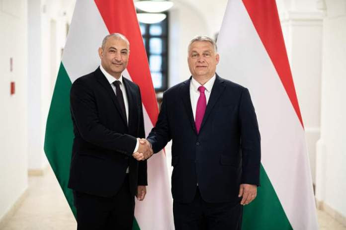 Szép lassan összedől Orbán kártyavára - Sorban hullnak a kormány emberei!