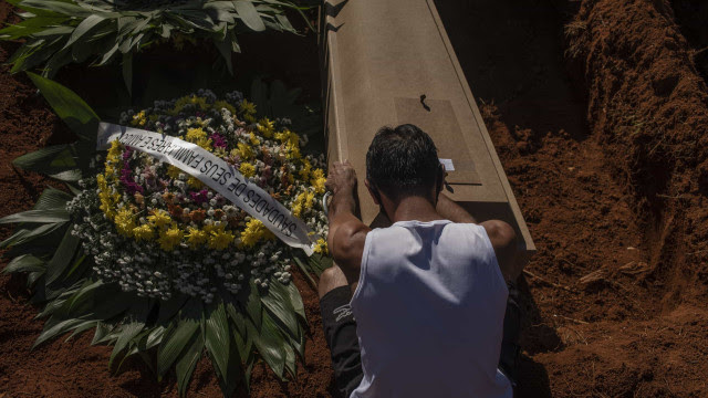 Brasil registra 3.157 mortes por Covid em 24 h e se aproxima de 382 mil óbitos pela doença