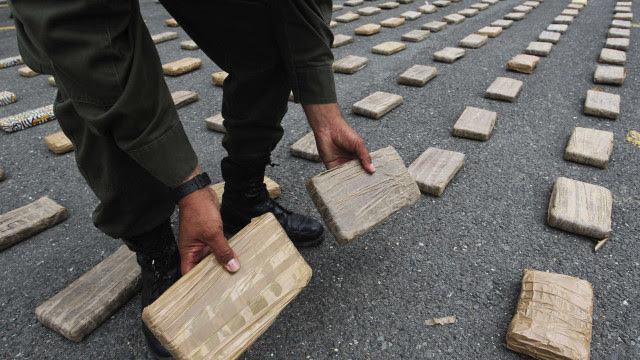 Polícia Federal apreende 10 quilos da droga ocultos em edredom