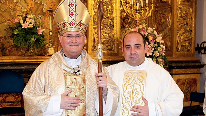 El obispado de Cartagena se queda con el sueldo de los curas y les obliga a cobrar a sus parroquianos para poder mantenerse