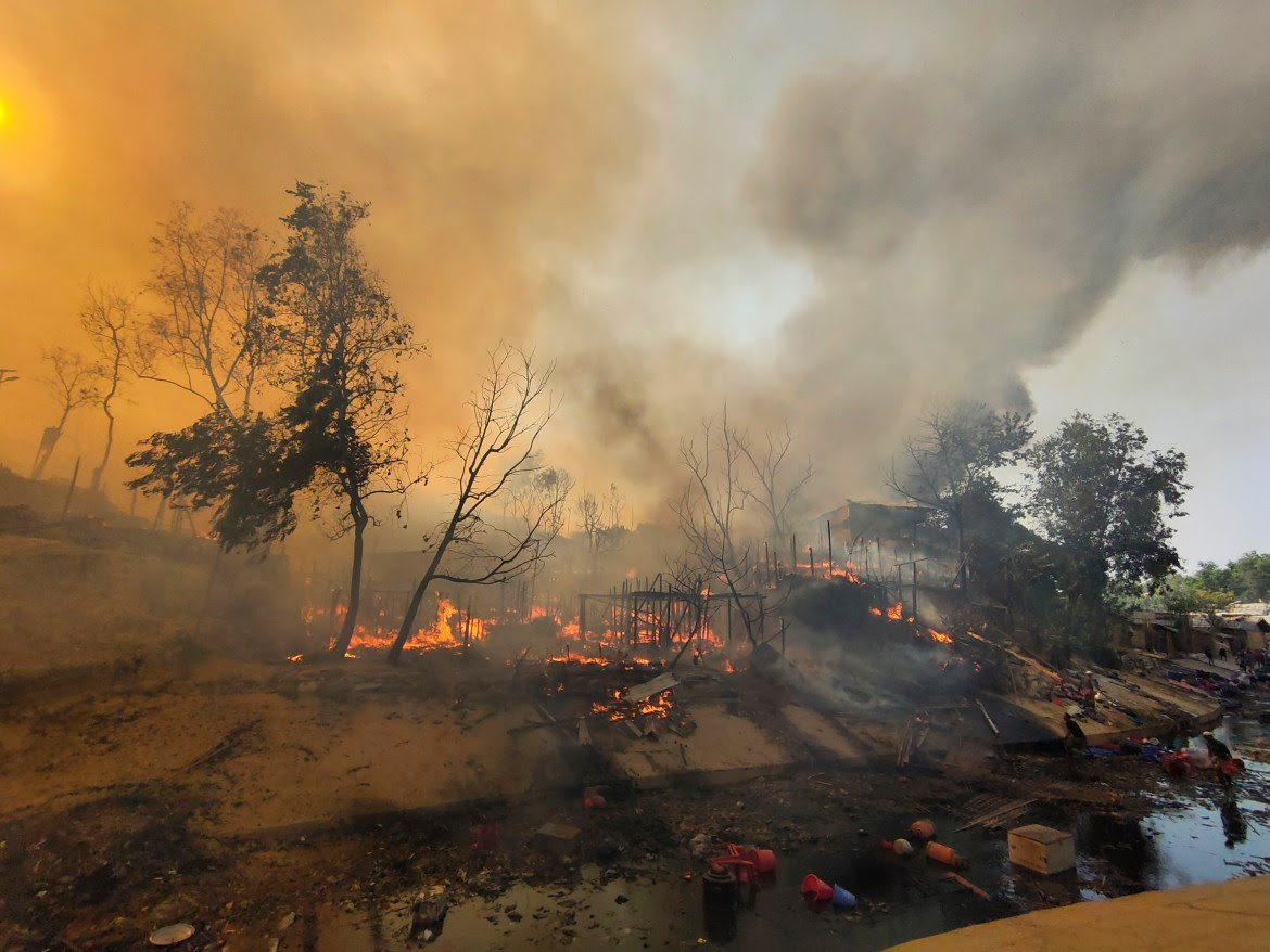 Rohingya refugee camp fire