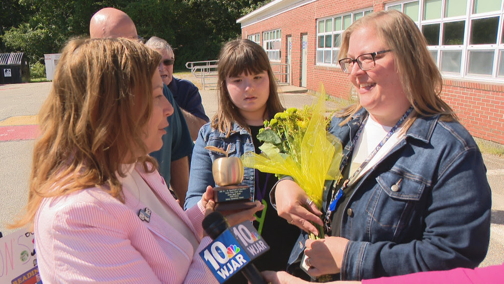  Cumberland teacher who empowers students to read earns Golden Apple Award
