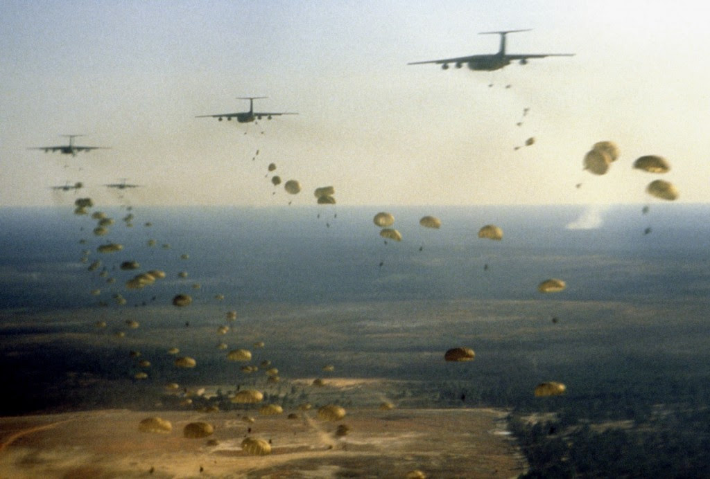 82nd_Airborne_troops_jump_from_C-141Bs_in_1988