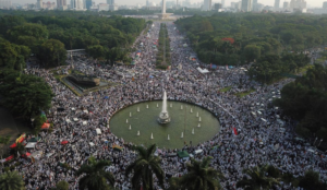 Indonesia: Tens of thousands of Muslims rally to celebrate ousting of Christian governor who was accused of blasphemy