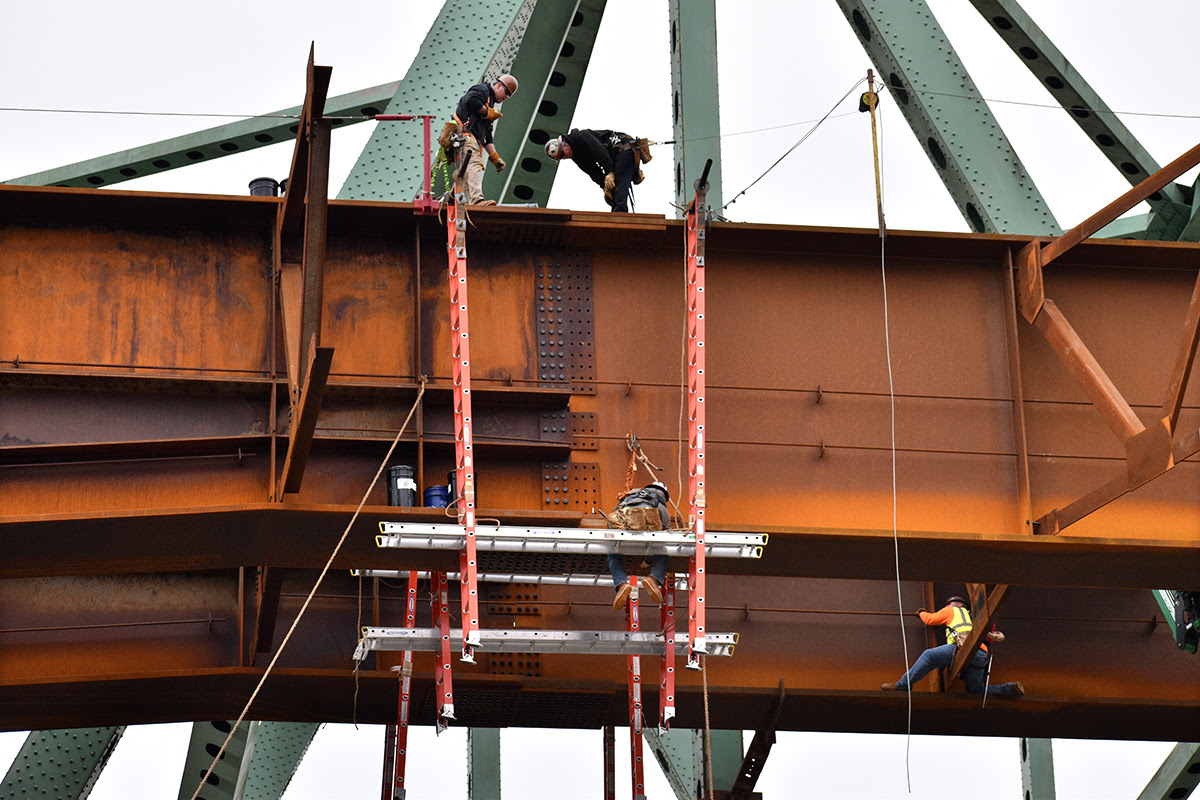 CONSTRUCTION OF A NEW 4-LANE BRIDGE - IPDF