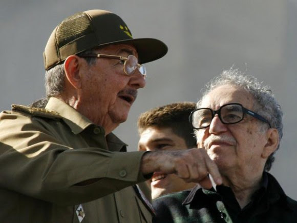 Raúl Castro y García Márquez en el acto por el 50 aniversario de la Revolución Cubana. Foto Reuters.