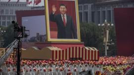 Um ano após reclamar que China 'compraria o Brasil', Bolsonaro quer vender estatais e commodities em visita a Xi Jinping