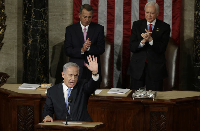 Israeli Prime Minister Benjamin Netanyahu (L) acknowledges applause at the end of his speech to a joint meeting of Congress in the House Chamber on Capitol Hill in Washington, March 3, 2015. (Reuters/Gary Cameron)