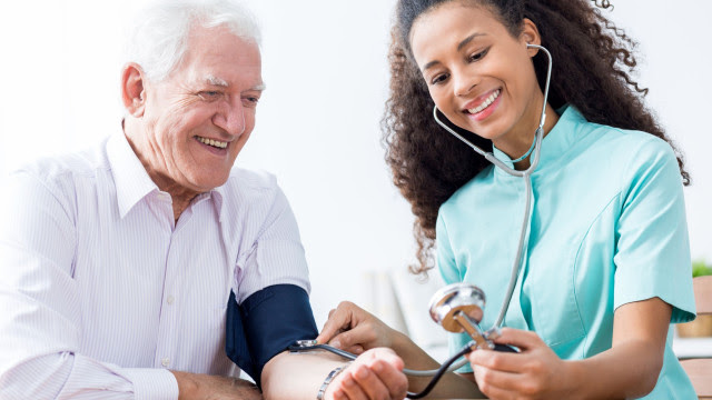 Canábis medicinal reduz pressão arterial em idosos, afirma estudo