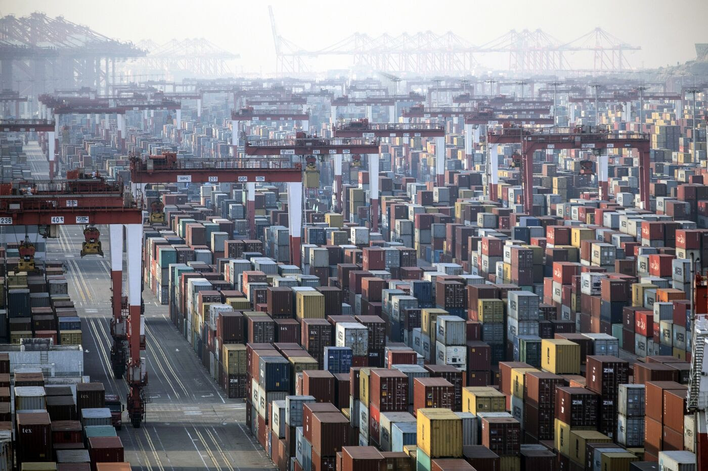 Vistas del puerto de contenedores de Yangshan antes de las cifras comerciales