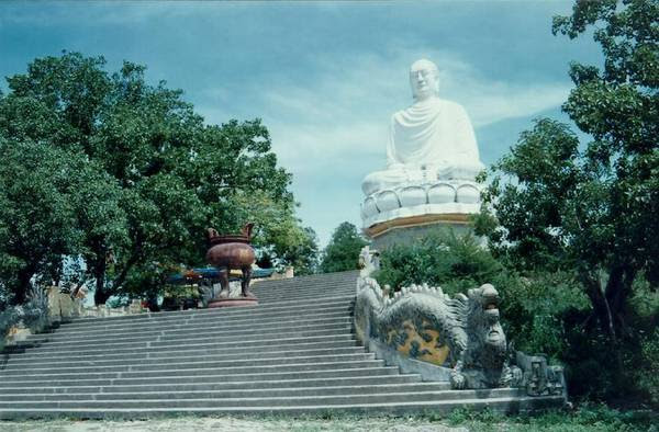 Tượng Thích Ca Phật Đài. 