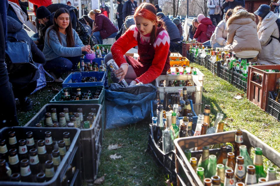 Local residents make Molotov cocktails.