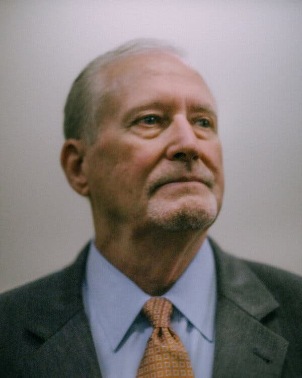 In 1976, Mr. DeLord helped create the Combined
Law Enforcement Associations of Texas, a statewide
group for police unions.