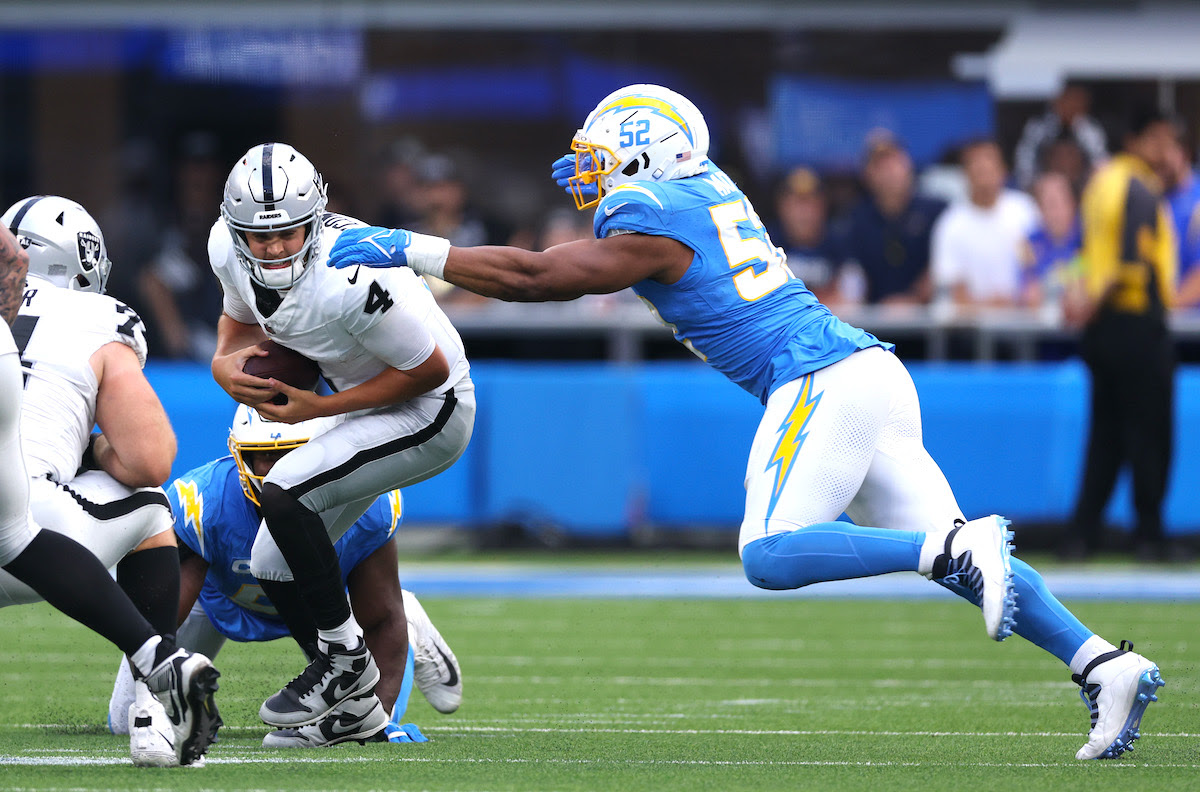 Khalil Mack sets the Chargers' sack record with 6 against the Raiders, his  former team, Pro National Sports