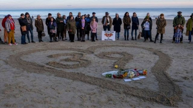 Người dân thị trấn Folkestone tưởng niệm 39 người Việt chết trong xe tải đông lạnh hồi tháng 10/2019