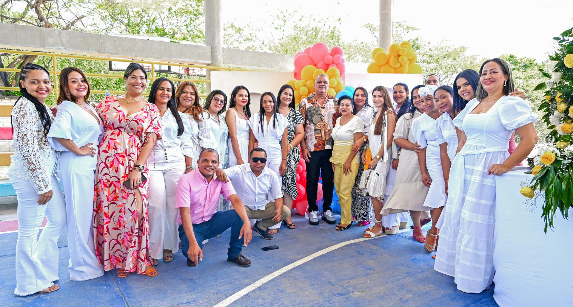 El rector de Uniguajira junto al equipo de trabajo de la Sede Fonseca