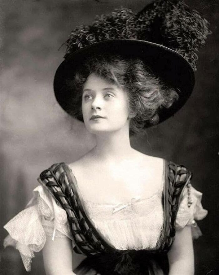 She Was Born                                                      Mary William                                                      Ethelbert Appleton                                                      Billie Burke, But                                                      You Would Know Her                                                      As The Good Witch                                                      Of The North In                                                      The Wizard Of Oz.