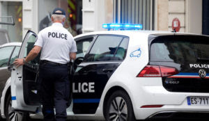 Paris: Muslim screaming “Allahu akbar” stabs man in the neck, victim is fighting for his life