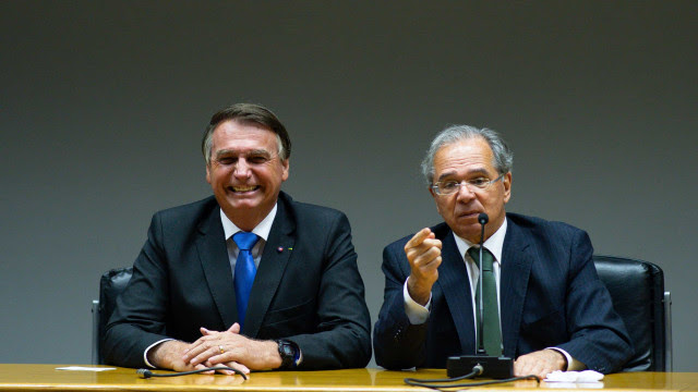 Guedes cede a Bolsonaro e pede R$ 2,86 bilhões para reajuste a policiais