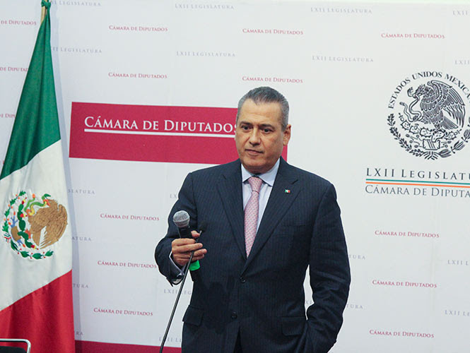 Manlio Fabio Beltrones indicó que no se aportan recursos al municipio, por la extracción de recursos minerales.