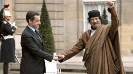 Sarkozy Khadafi2