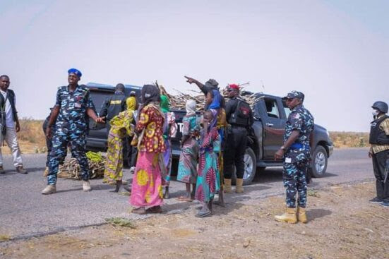 Governor Zulum stops his convoy to help women gathering firewood (photos)