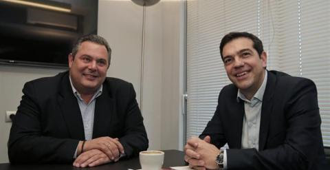 El líder de los Griegos Independientes y ministro de Defensa, Panos Kammenos, y el primer ministro griego, Alexis Tsipras./ EUROPA PRESS