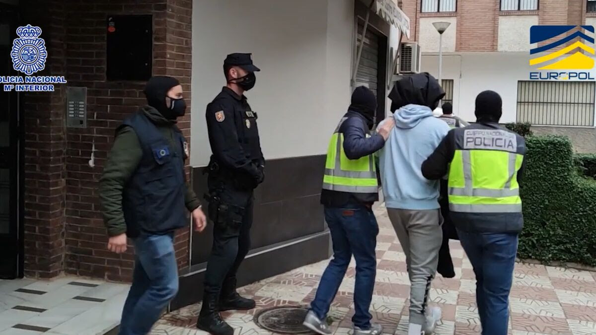 Los yihadistas detenidos en Granada grabaron vídeos con amenazas de muerte tras una publicación del Charlie Hebdo