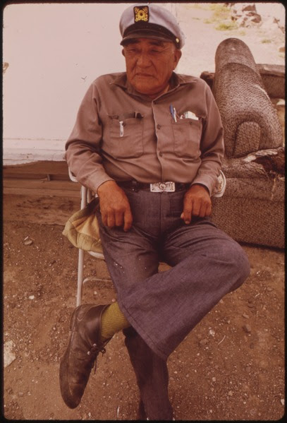 File:AVERY WINNEMUCCA IS ONE OF SEVERAL PAIUTE INDIANS WHO RUN THE DOCK AT SUTCLIFFE'S LANDING, PYRAMID LAKE INDIAN... - NARA - 553090.tif