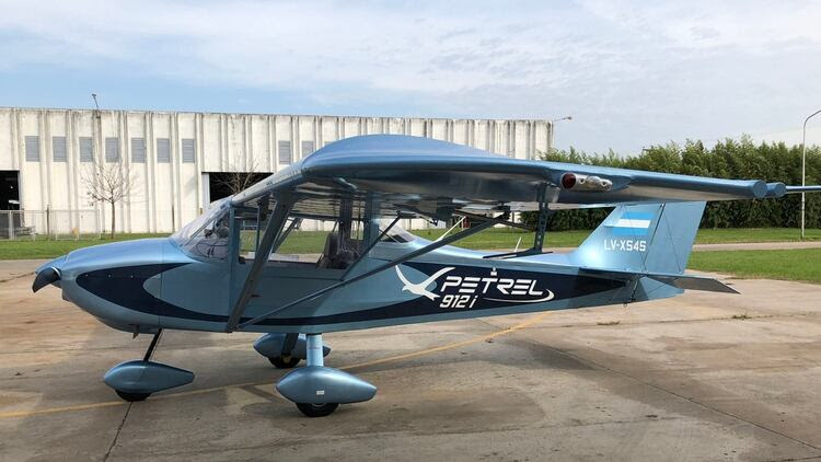 Petrel 912 i es el único avión de instrucción biplaza privado que hoy se fabrica en el país