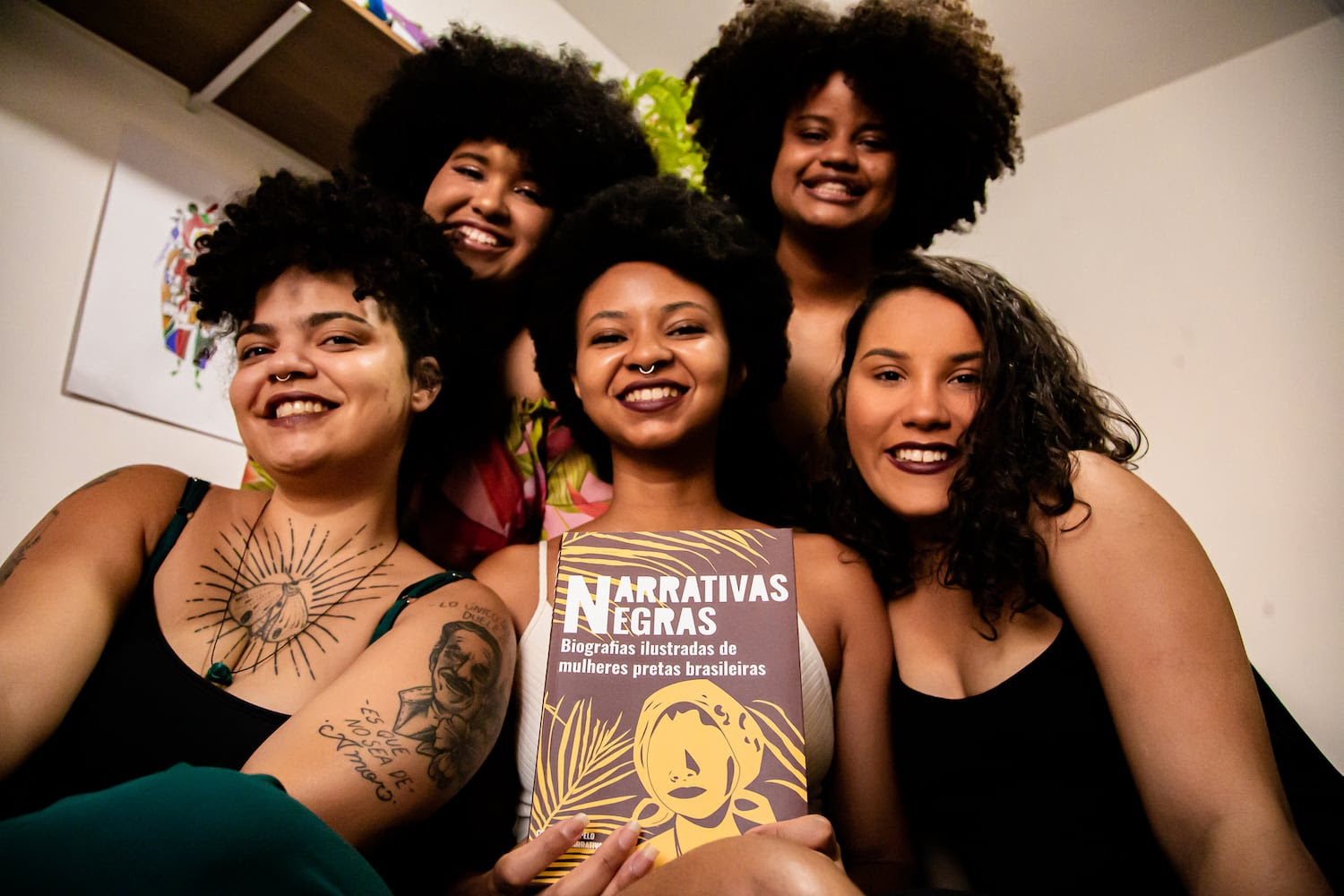 Parte da equipe que elaborou o livro e hoje faz parte de um coletivo.