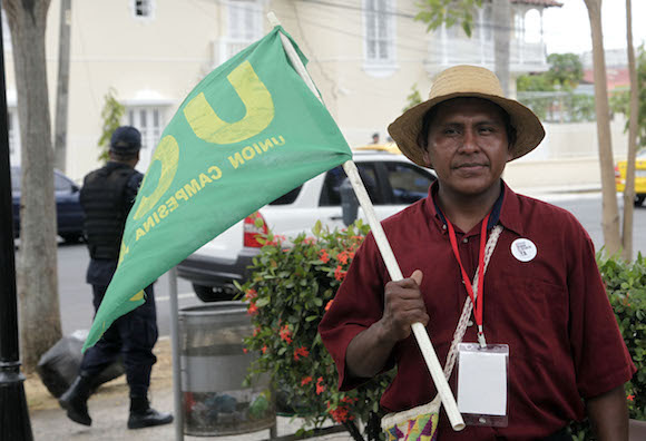 Solidaridad con Cuba frente a la embajada den Panama. Foto: Ismael Francisco/Cubadebate.