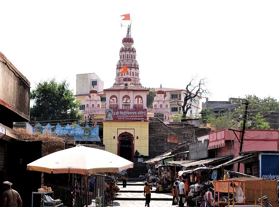 Siddhivinayak Temple in Siddhatek, Maharashtra state, India. (Wikipedia, Borayin Maitreya Larios)