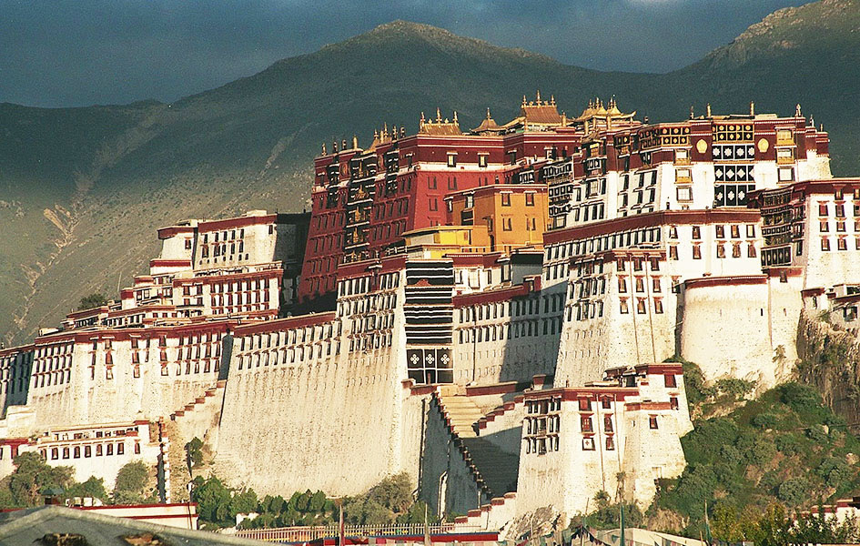 Cung điện Potala, một trong những địa điểm mang tinh biểu tượng ở Tây Tạng.