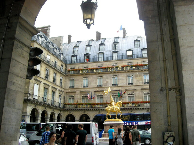 Париж. Улица Риволи, памятник Жанне д’Арк