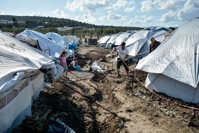 Tenten in het nieuwe kamp op Lesbos.