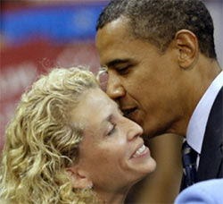 Obama kisses Schultz