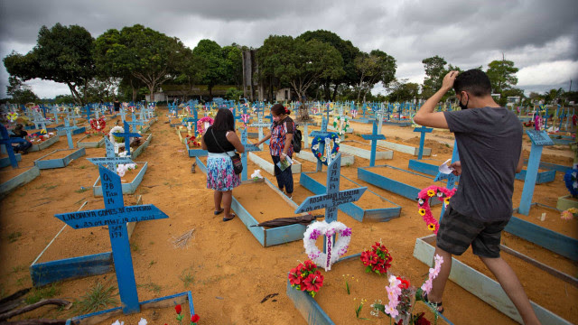 Brasil registra 433 mortes por covid-19 em 24 horas; média móvel é de 346