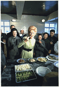 pat-nixon-chinese-food-china-206x300.gif