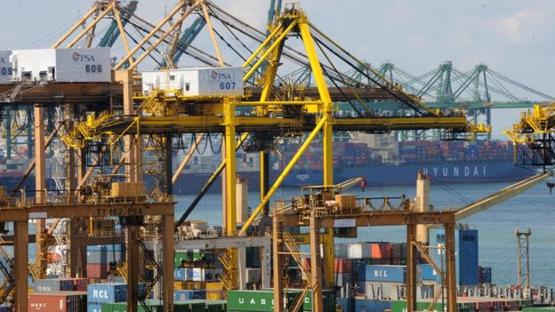 Derechos de autor de la imagen GETTY IMAGES Image caption El puerto de Singapur se ha convertido en uno de los más grandes del sureste asiático.
