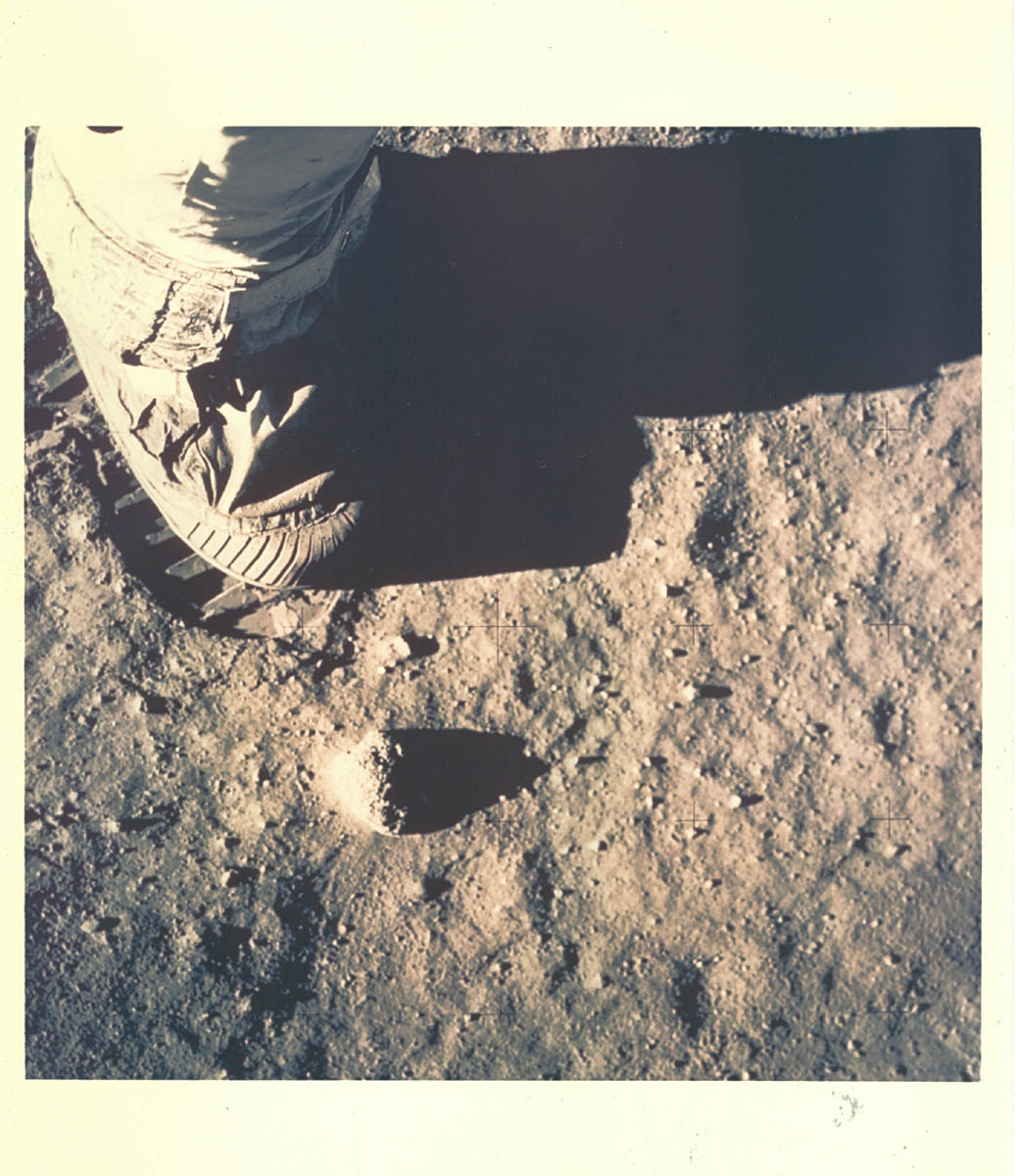 http://stellar-views.com/images/AS11-40-5880.jpg