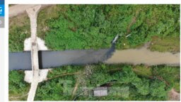 Báo Tiền Phong cho biết mặc dù đã qua nhiều ngày mưa lớn, nhưng dấu vết dầu đen vẫn còn hiện hữu trên các dòng suối.