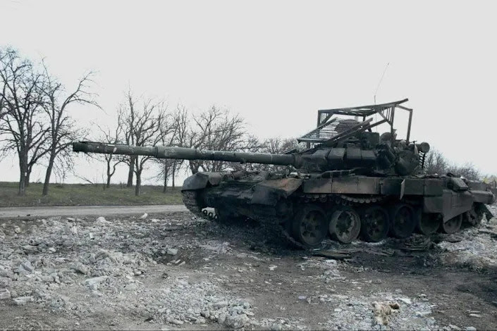 A Russian tank sits in the streets of Kherson.