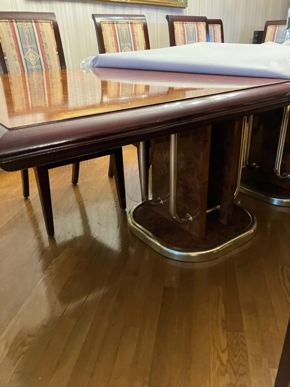 Elegant dining room table