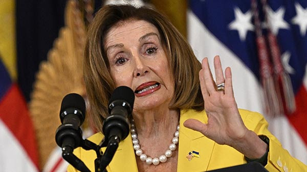 Watch: Nancy Pelosi Repeatedly Urges White House Audience to Clap