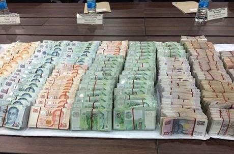 Hai người Việt bị bắt vì trộm gần 350.000 USD ở Singapore