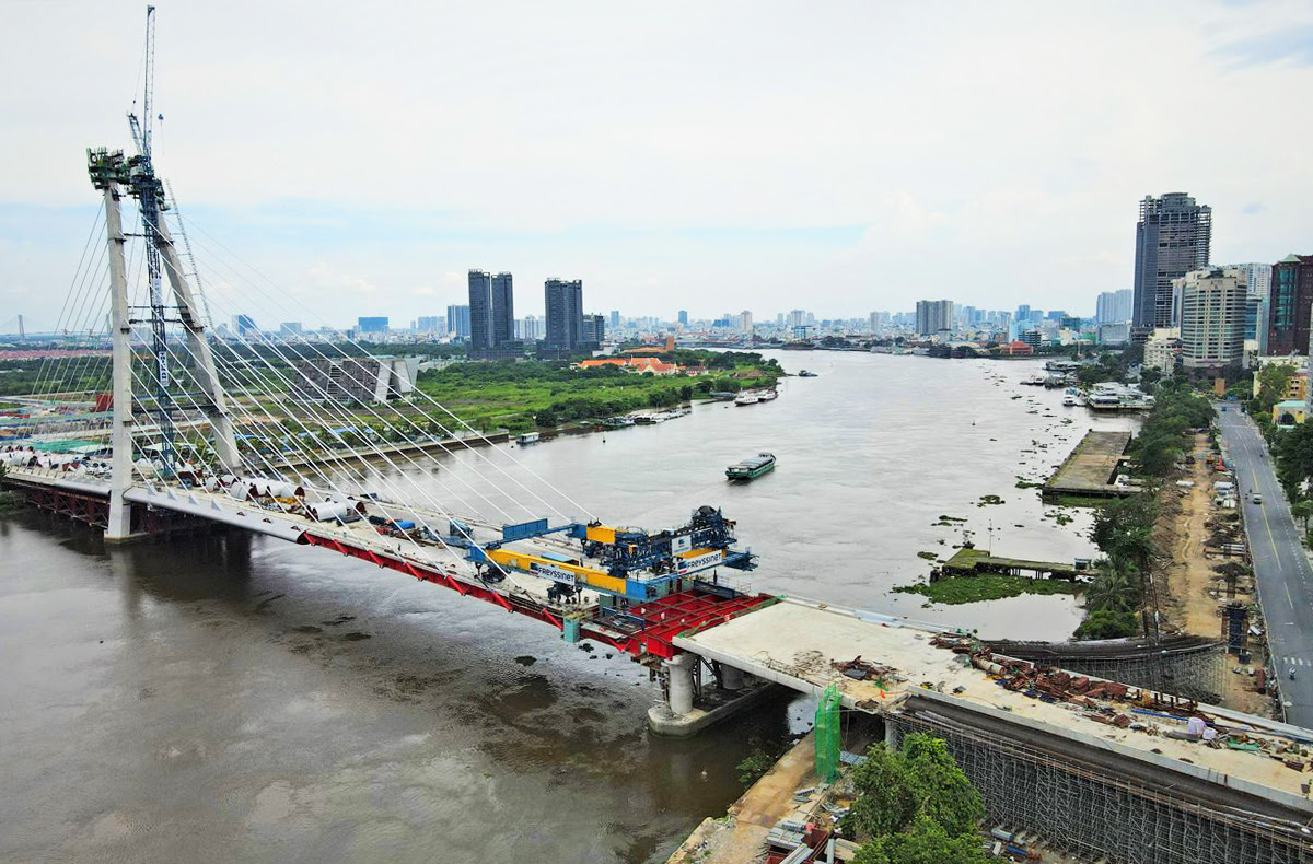 Cầu Thủ Thiêm 2 đang được thi công, tháng 9/2021. Ảnh: Hạ Giang